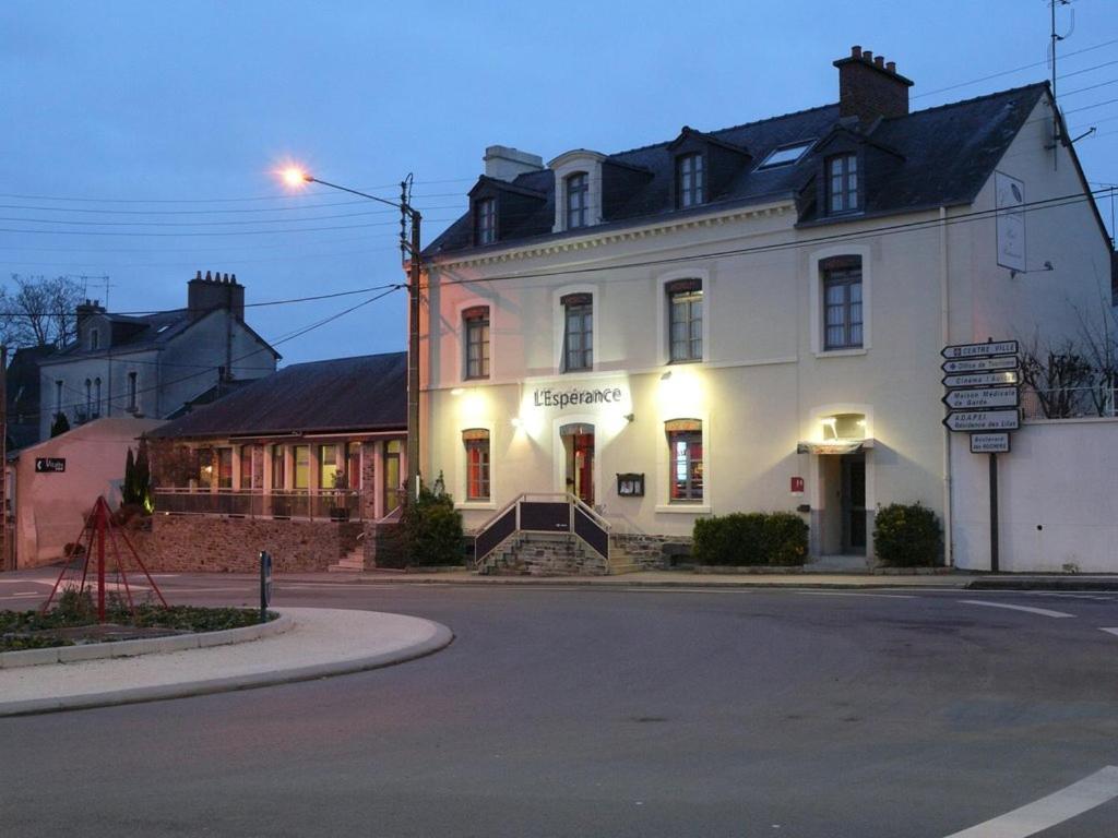 Hotel L'Esperance Vitre Екстер'єр фото